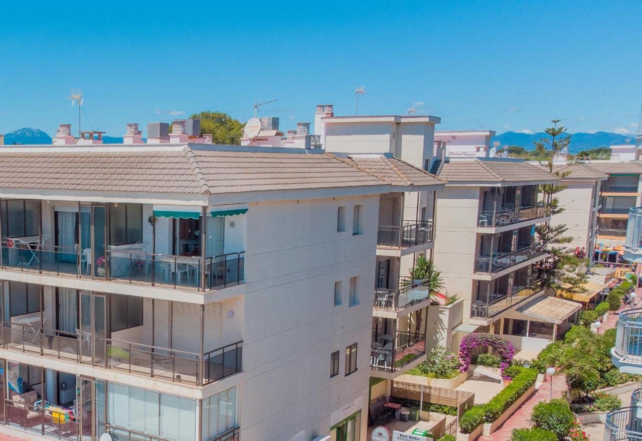 Apartamentos Turisticos Augustus كامبريلس المظهر الخارجي الصورة