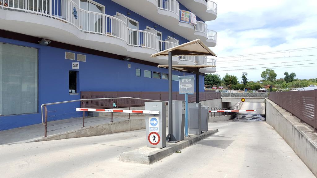 Apartamentos Turisticos Augustus كامبريلس المظهر الخارجي الصورة