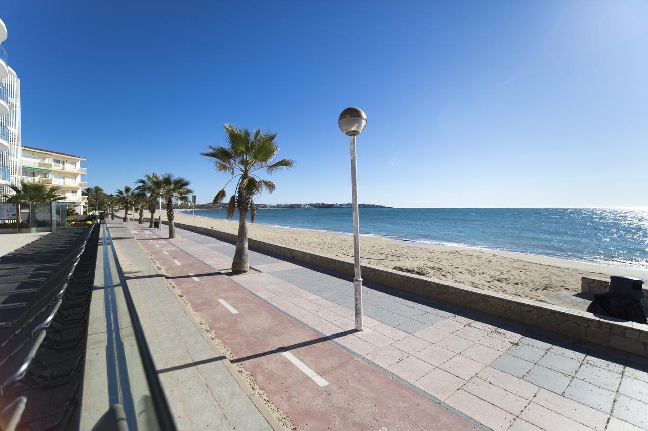 Apartamentos Turisticos Augustus كامبريلس المظهر الخارجي الصورة