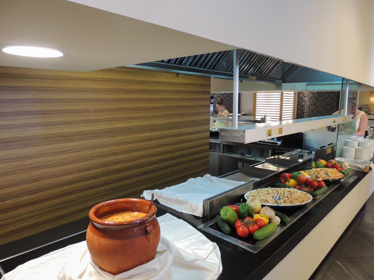 Apartamentos Turisticos Augustus كامبريلس المظهر الخارجي الصورة