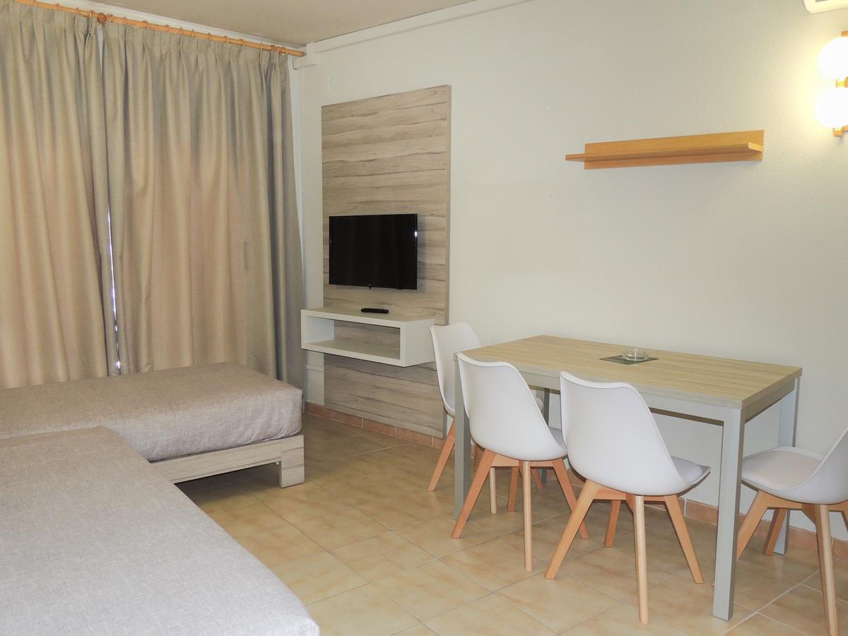 Apartamentos Turisticos Augustus كامبريلس المظهر الخارجي الصورة