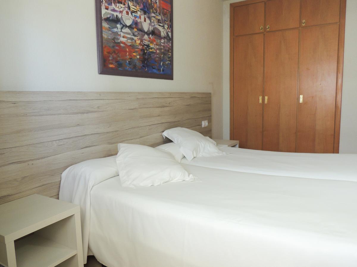 Apartamentos Turisticos Augustus كامبريلس المظهر الخارجي الصورة