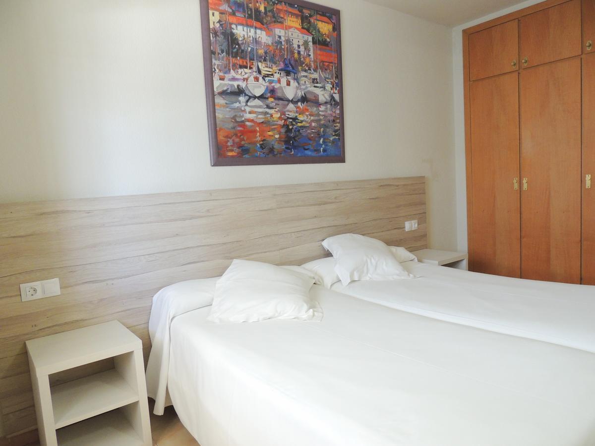 Apartamentos Turisticos Augustus كامبريلس المظهر الخارجي الصورة